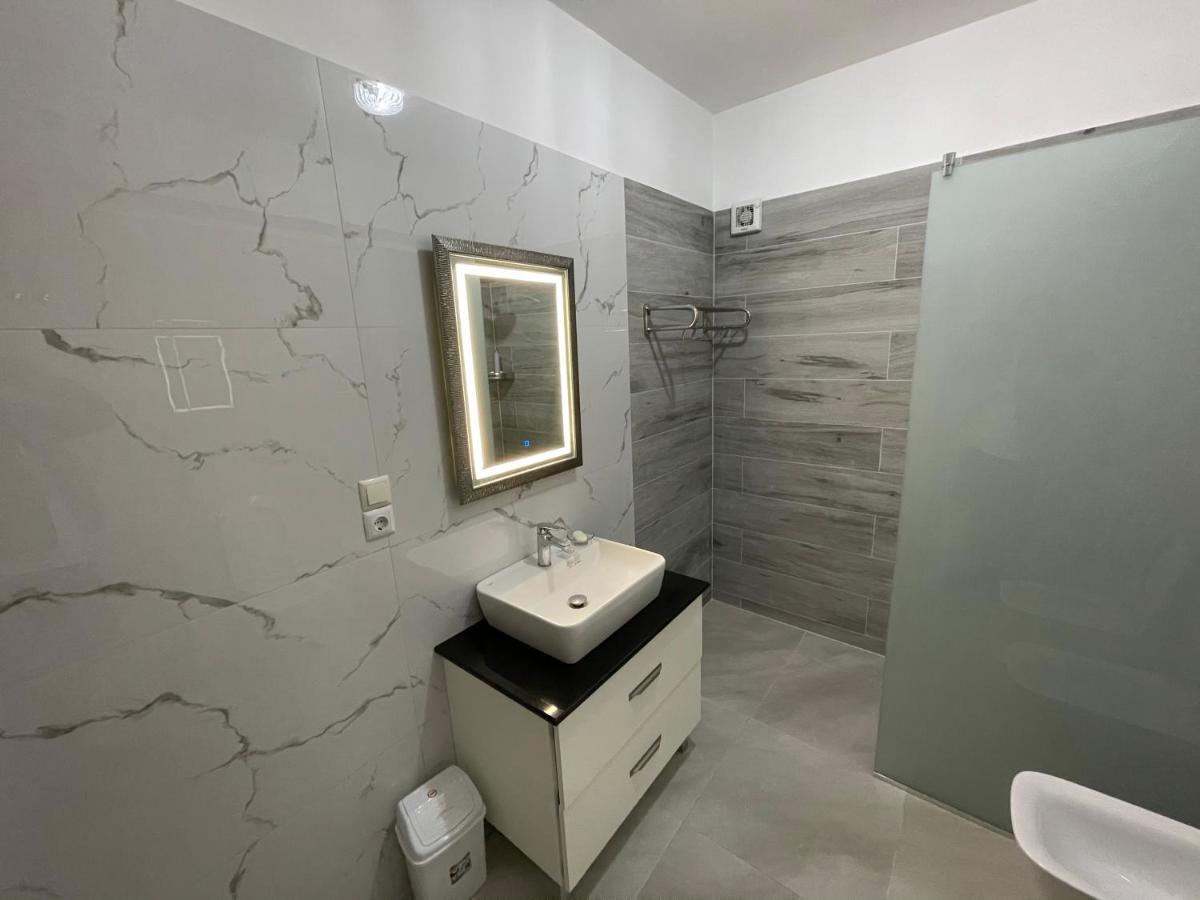Garden Villa Apartments Sarande Exterior photo